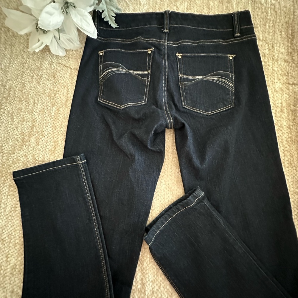 WHBM Slim Leg Jeans NWOT. Perfect condition! 🤗